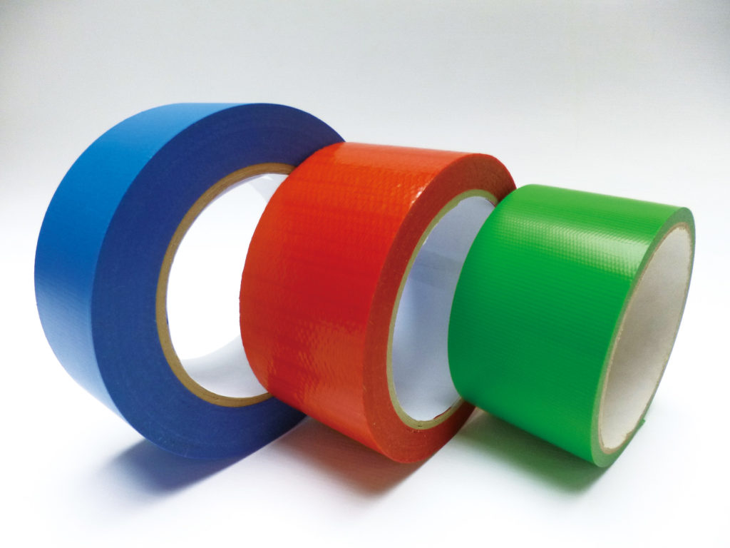 なぜ養生テープは手で簡単にまっすぐ切れるのか？ | 萩原工業 合成樹脂 