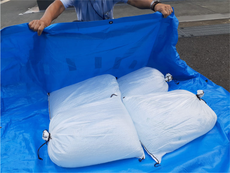 土嚢(どのう)と水嚢(すいのう)の違いを徹底解説！ | 萩原工業 合成樹脂 製品ポータルサイト
